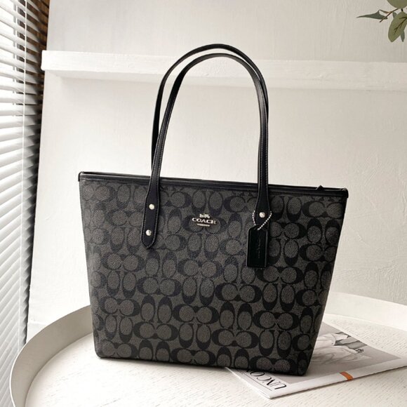 Coach Handbags - Coach tote Bag